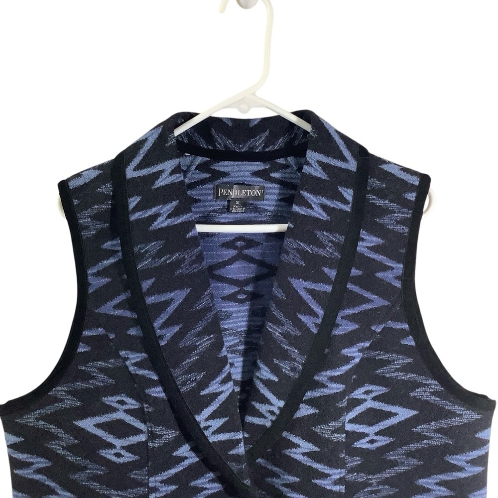 Pendleton 100% Virgin Wool Pattern Leather Trim V… - image 2